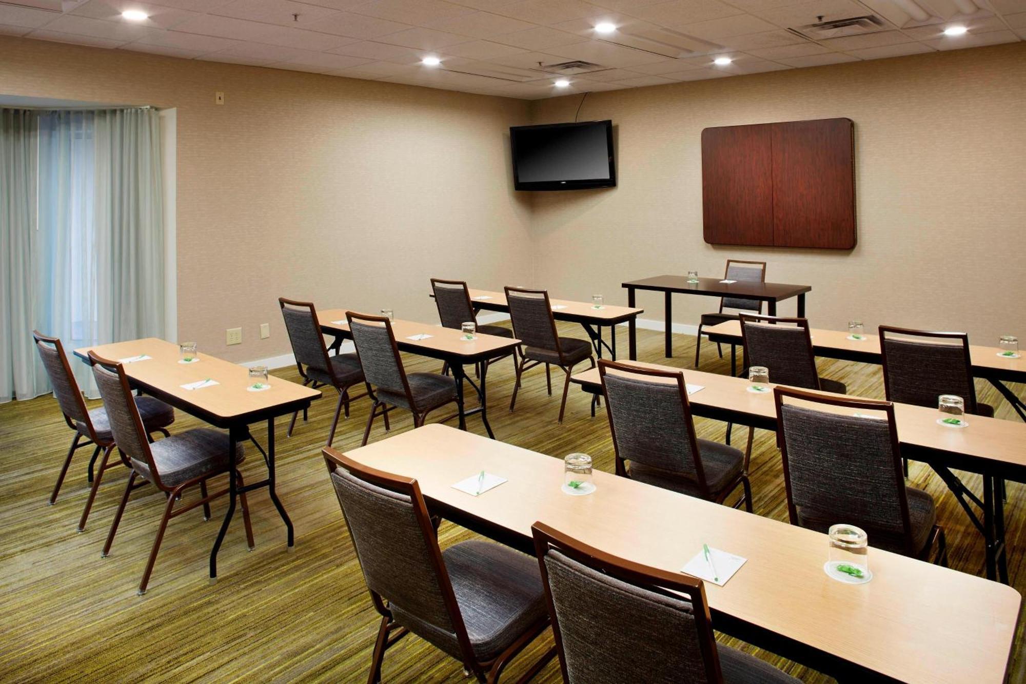 Courtyard By Marriott Lansing Hotel Exterior foto