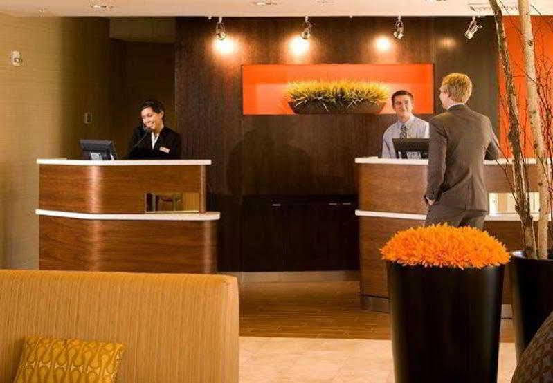 Courtyard By Marriott Lansing Hotel Exterior foto